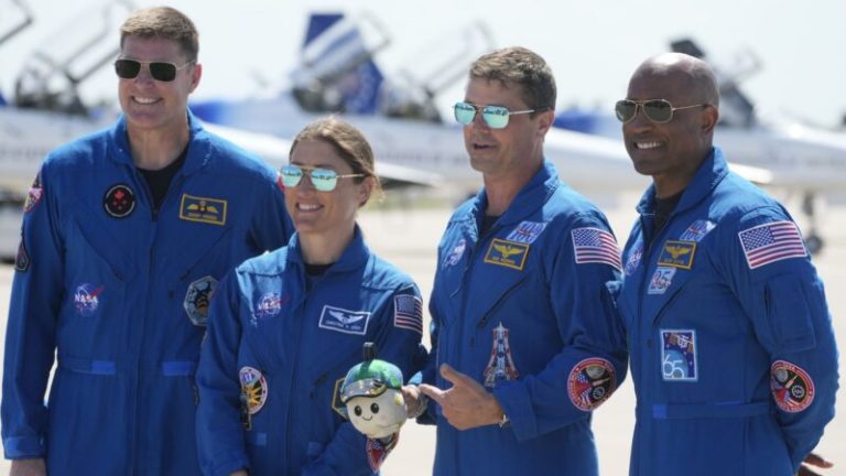 Quarantined astronauts take part in Q&A with days to go until NASA’s Artemis II moon mission